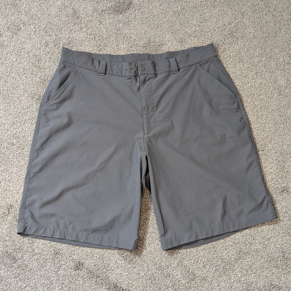 UNDER ARMOUR Gray Nylon Shorts; Size 40